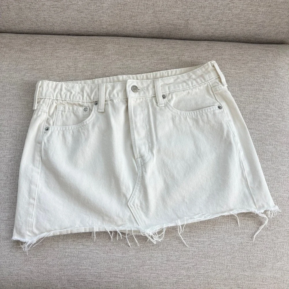 H&M Denim Mini Skirt Small White Raw Hem Fall Coastal Cottage Rush Whimsy Fairy